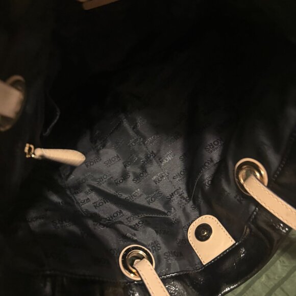 Michael Kors Jet Set Patent Leather Tote Bag in Black with Tan Straps. - Picture 8 of 9